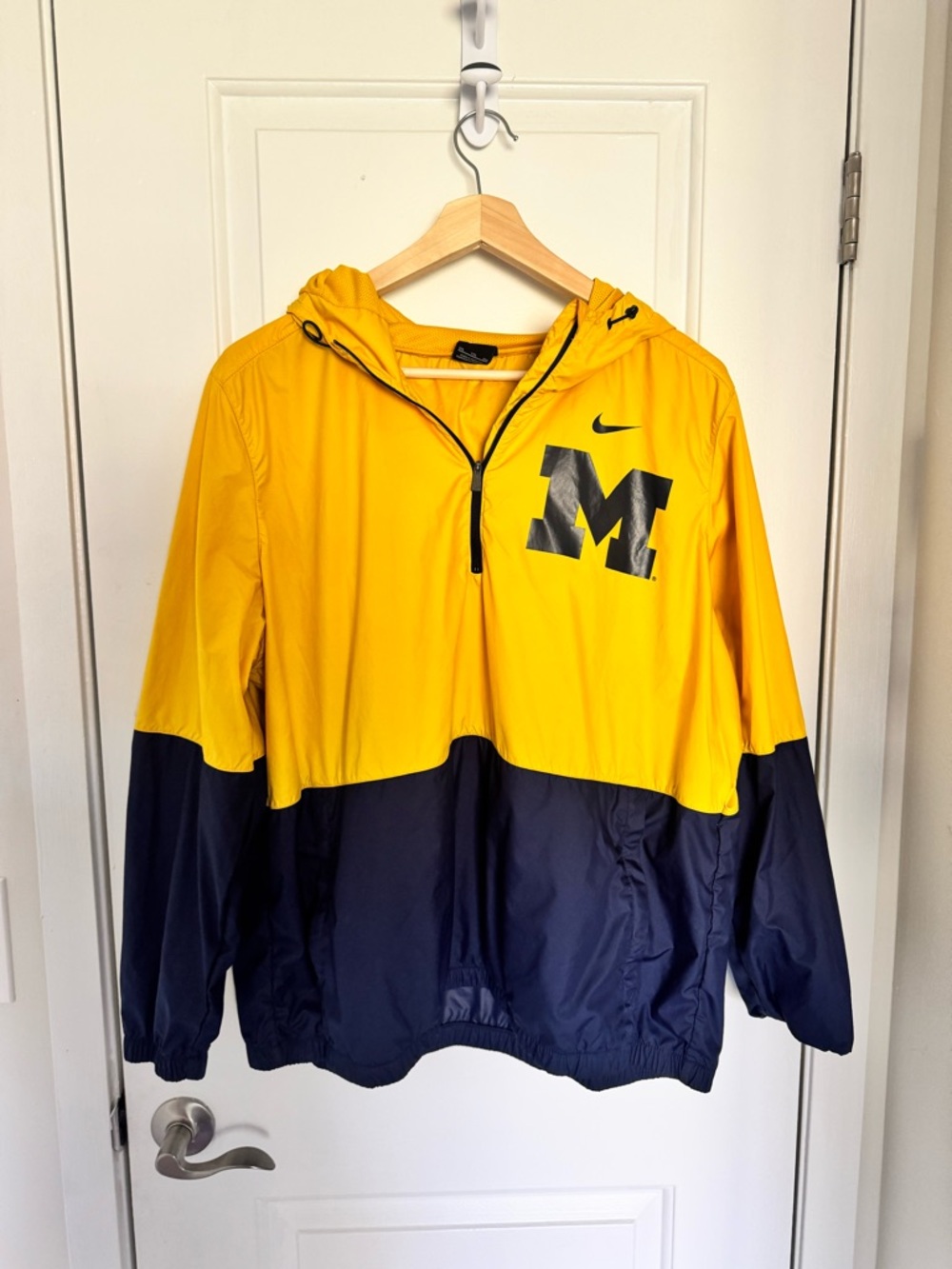 Nike Michigan Wolverines Men's Yellow Navy Windbreaker Hoodie NCAA Big Ten Footb